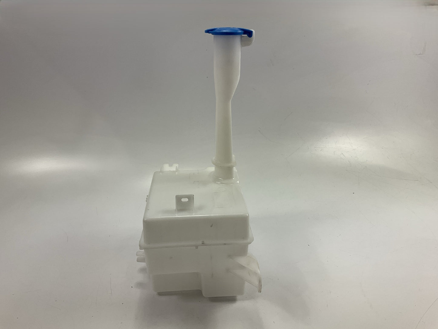 NEW - UNBOXED 603-533 Windshield Washer Reservoir For 2006-2010 Hyundai Sonata