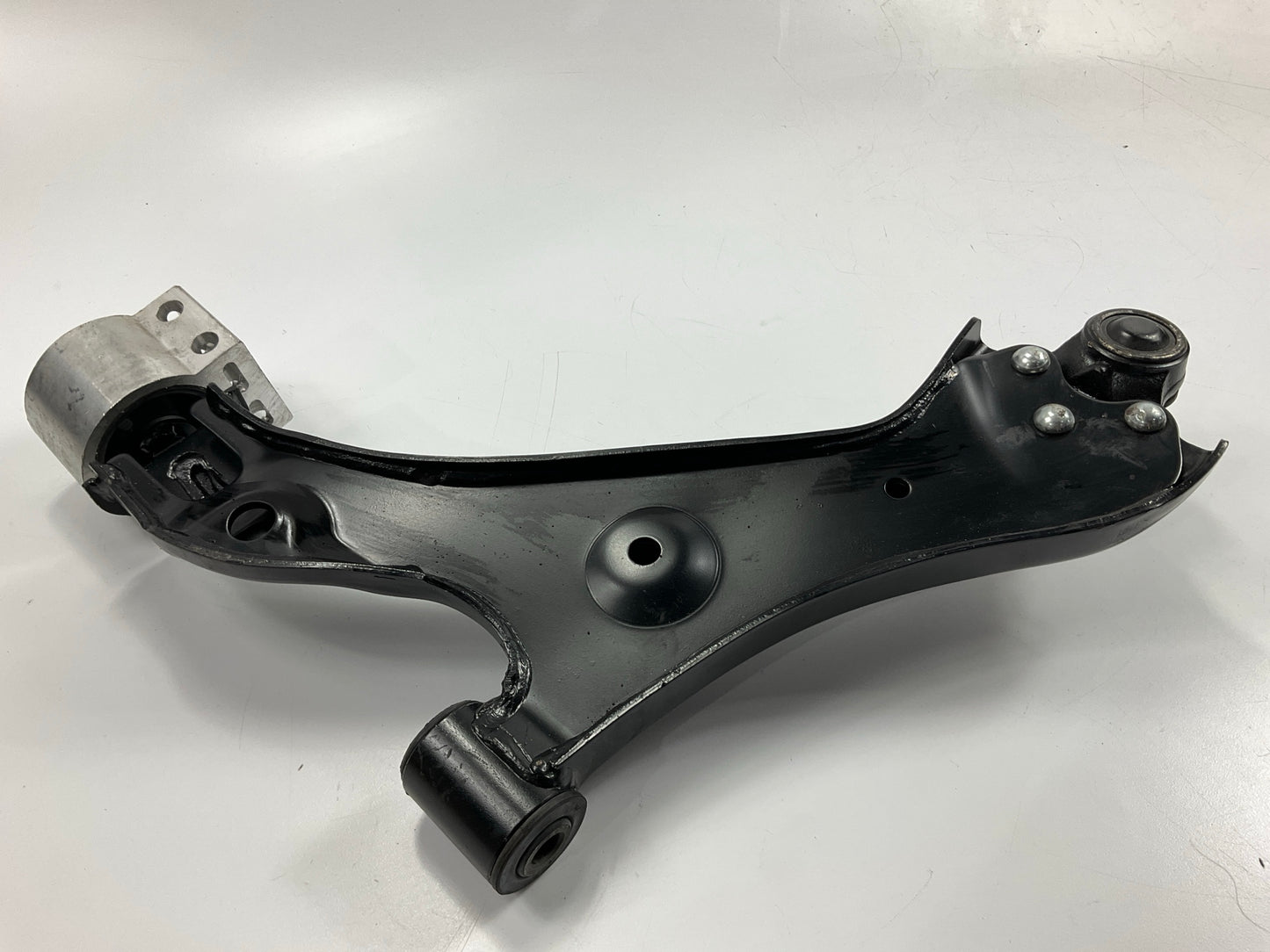 NEW - UNBOXED 622.66041 Suspension Control Arm & Ball Jointt, Front Right Lower