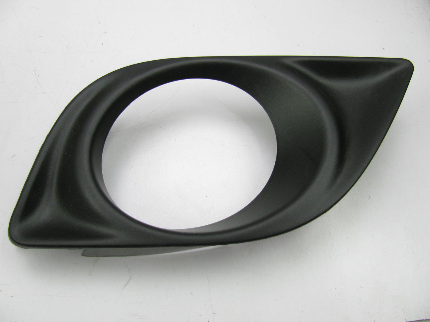 NEW Front Right Fog Light Lamp Trim Bezel For 2012-2014 Nissan Versa 622563BA5A