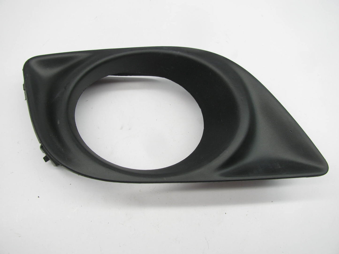 NEW - UNBOXED 62257-3BA5A Left Fog Light Trim Bezel For 2012-2014 Nissan Versa