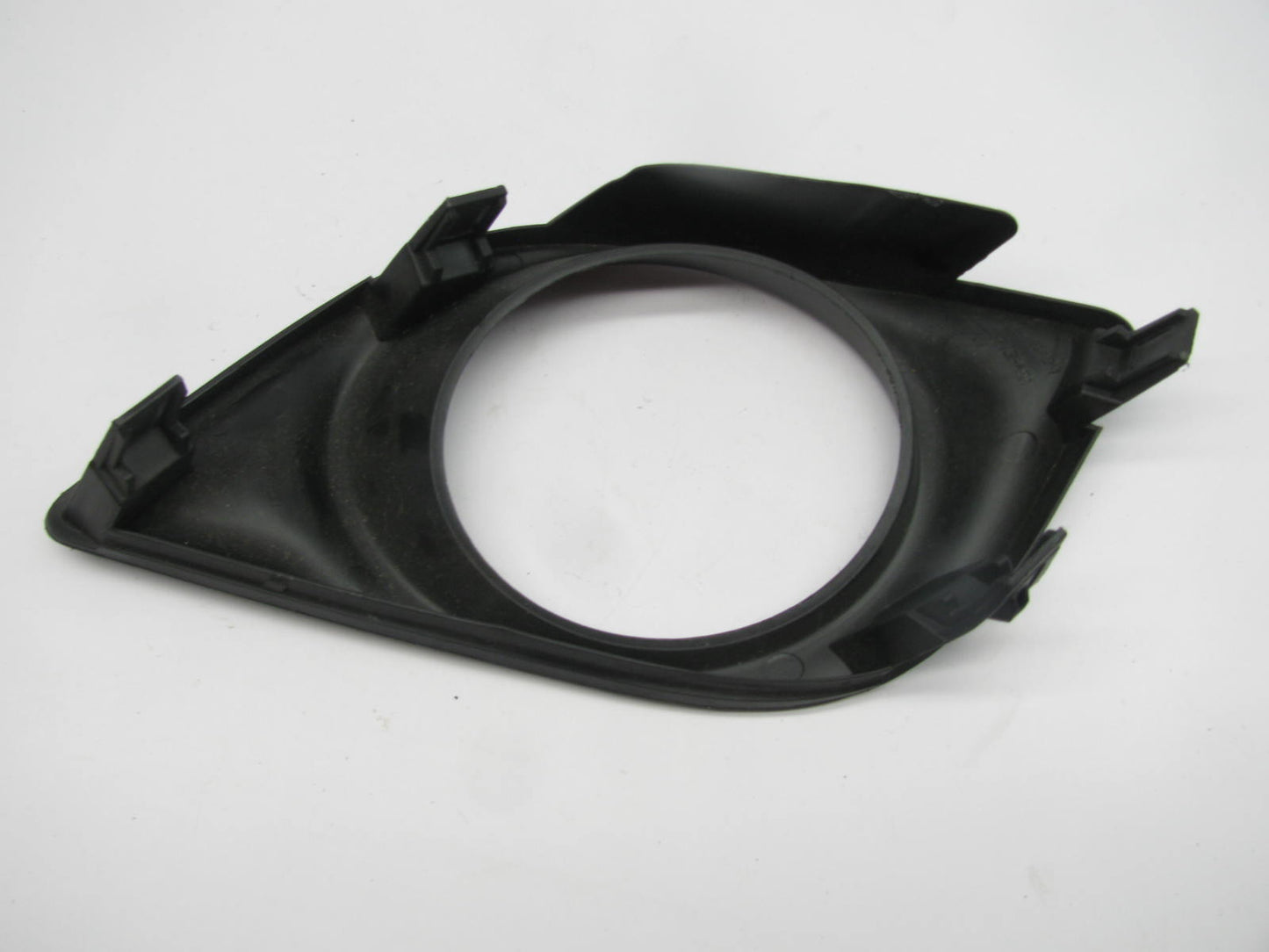 NEW - UNBOXED 62257-3BA5A Left Fog Light Trim Bezel For 2012-2014 Nissan Versa