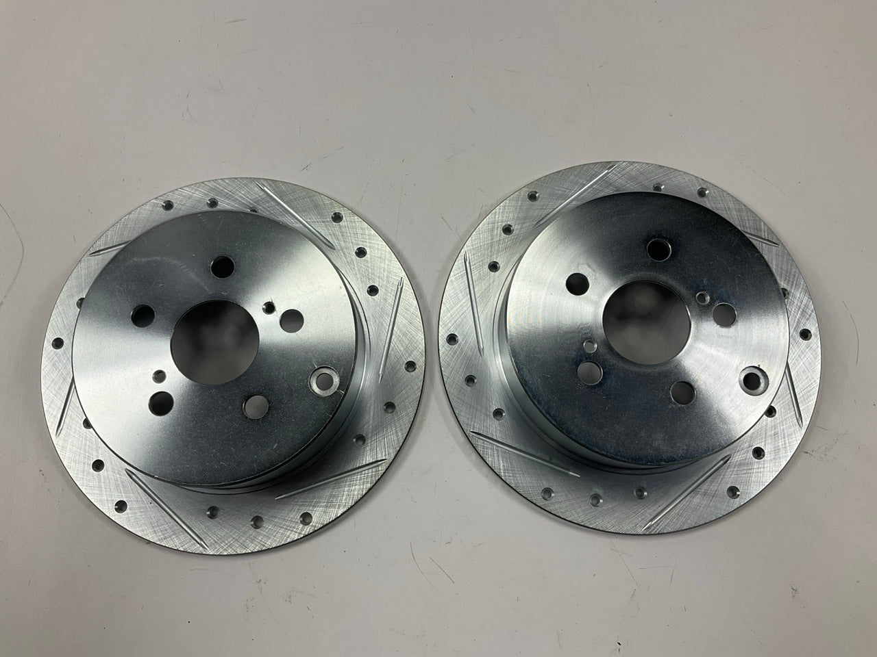 NEW - OUT OF BOX 631-76069L-631-76069R Rear Right & Left Disc Brake Rotor