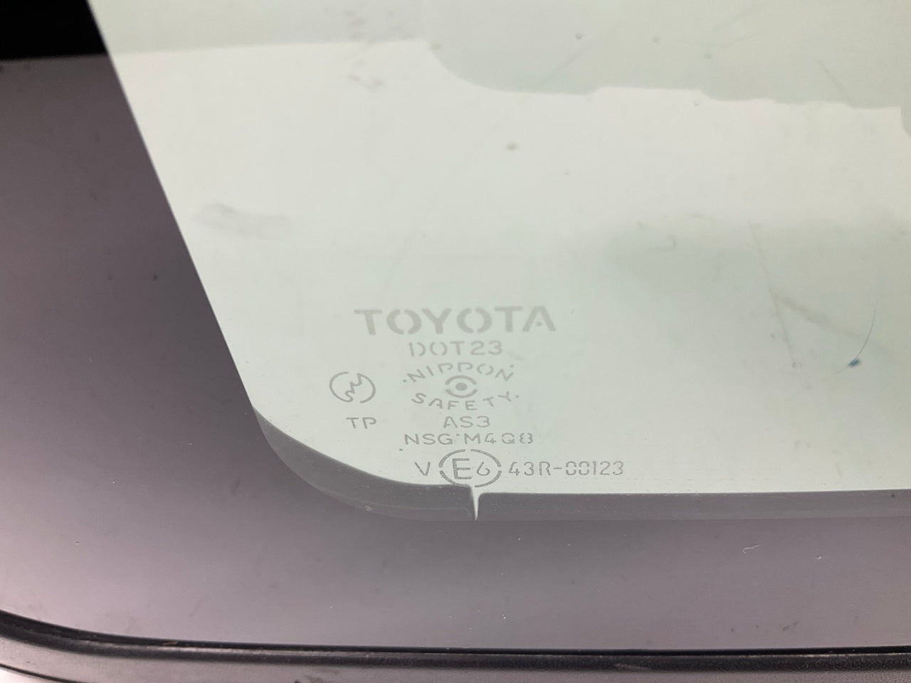 USED OEM 1996-2002 Toyota 4Runner Sunroof Moonroof Glass Window Panel 6320135040