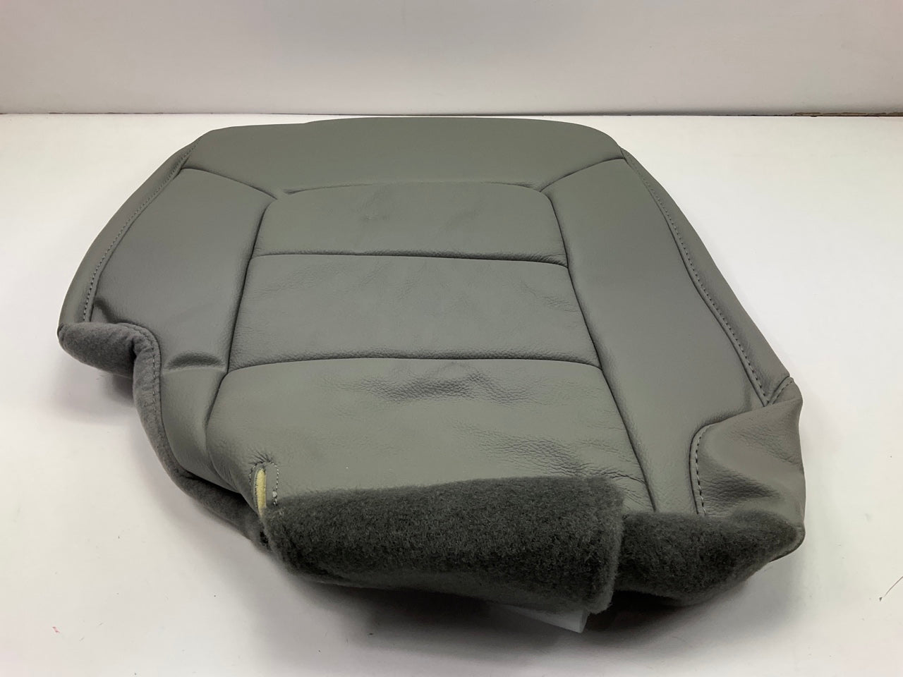 Rear 2nd Row Center Seat Cushion Cover OEM 2006 Ford Expedition 6L1Z-7863804-AB