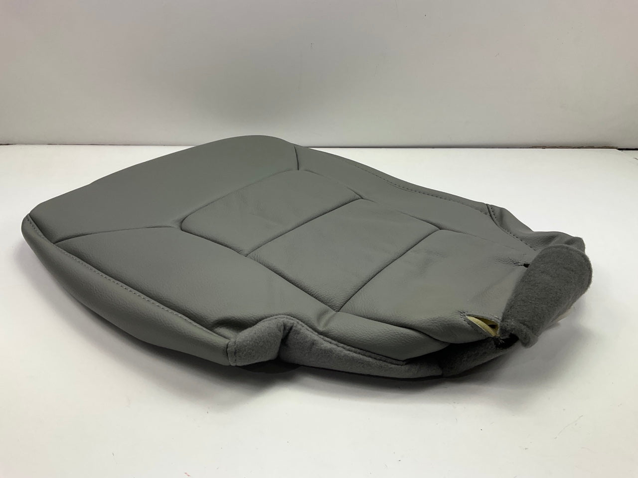 Rear 2nd Row Center Seat Cushion Cover OEM 2006 Ford Expedition 6L1Z-7863804-AB