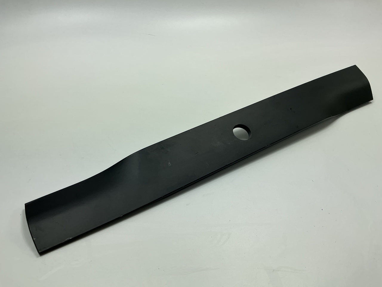 7-04672  20-1/2'' Lawnmower Blade For John Deere AM100538, M141785, M87622 M48452