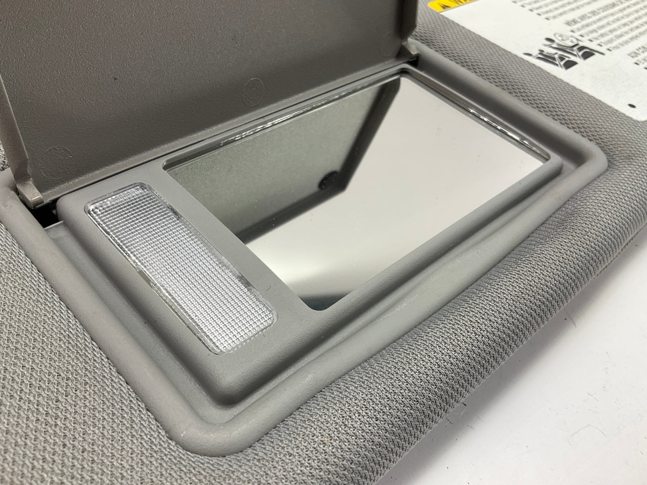 NEW - OUT OF BOX - Left Drivers Side Sunvisor GRAY Sun Visor 14-19 Highlander