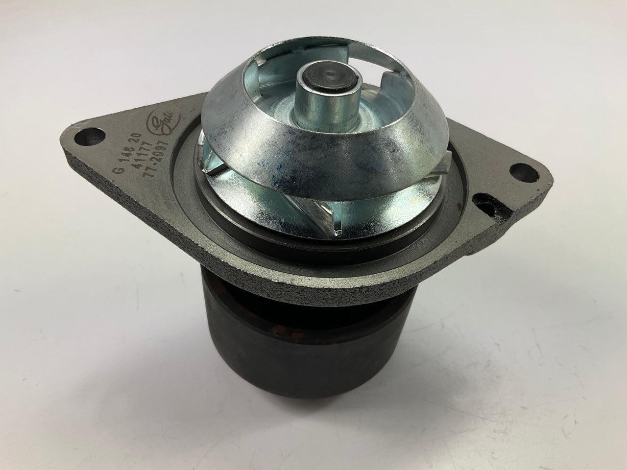 NEW UNBOXED Gates 41177 77-2107 Water Pump - 1988-2005 Ottawa Yard Spotter Truck