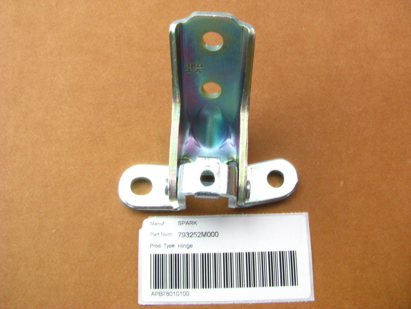NEW - OUT OF BOX - Right Passengers Lower Door Hinge OEM For 10-16 Genesis Coupe