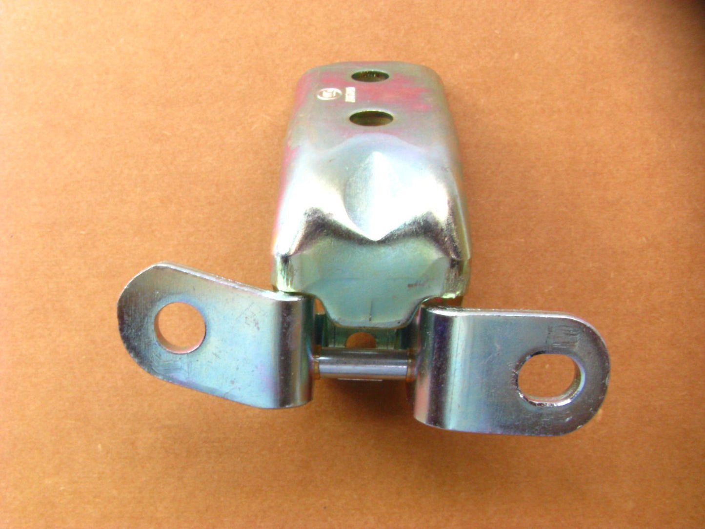 NEW - OUT OF BOX - Right Passengers Lower Door Hinge OEM For 10-16 Genesis Coupe