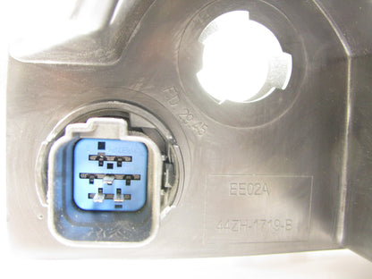 NEW - OUT OF BOX - Ford 7S43-13005-A Right R.h. Side Headlight Lamp 05-07 Focus