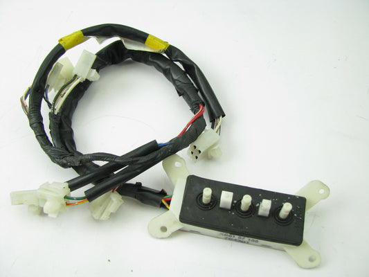 NEW - OUT OF BOX 7W00-60-8080 Front Right Power Seat Switch 1993-97 Ford Probe