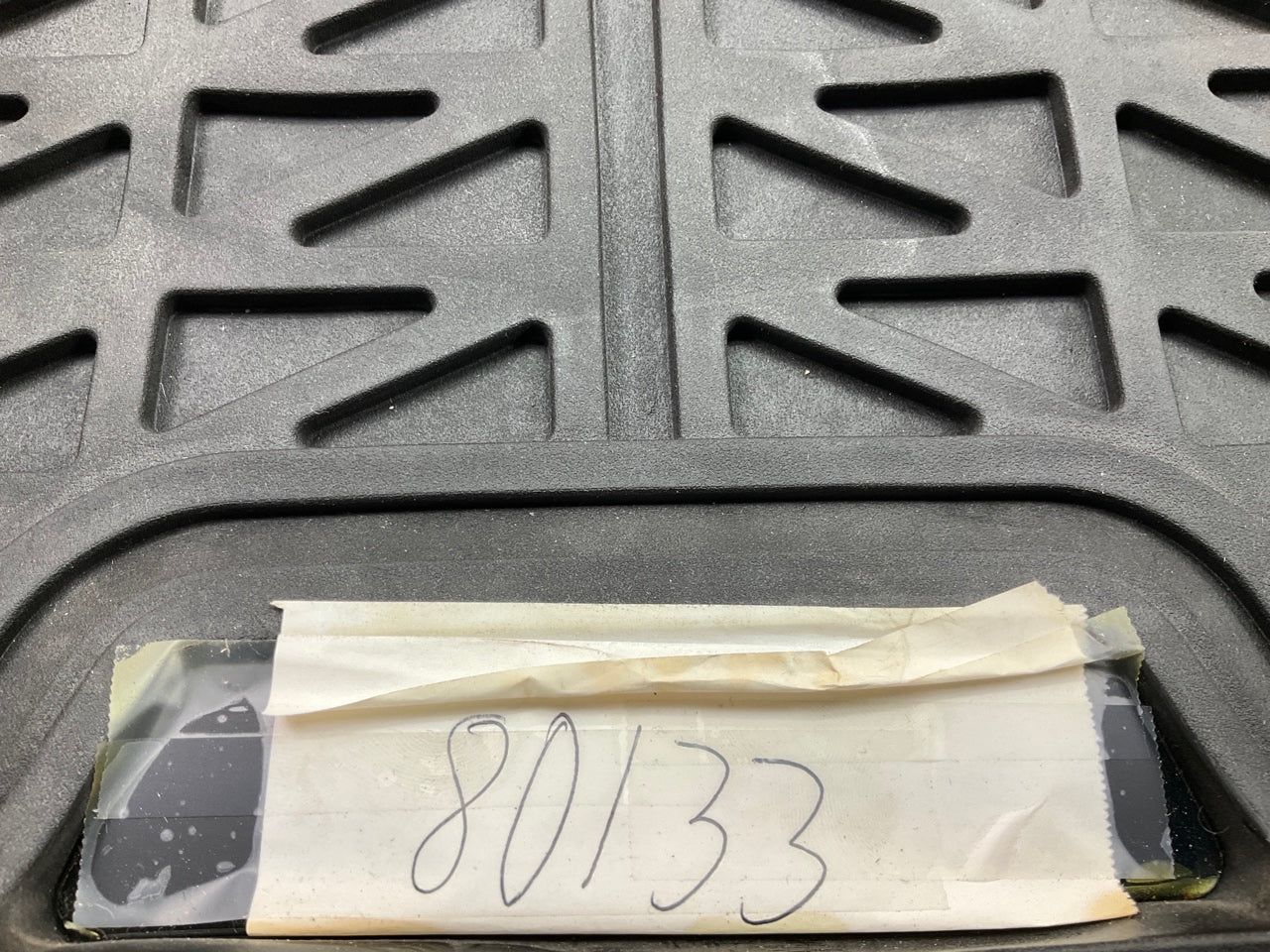 NEW UNBOX DICKIES 80133 2-Piece RUBBER Black Truck Floor Mat Set - CUT TO FIT