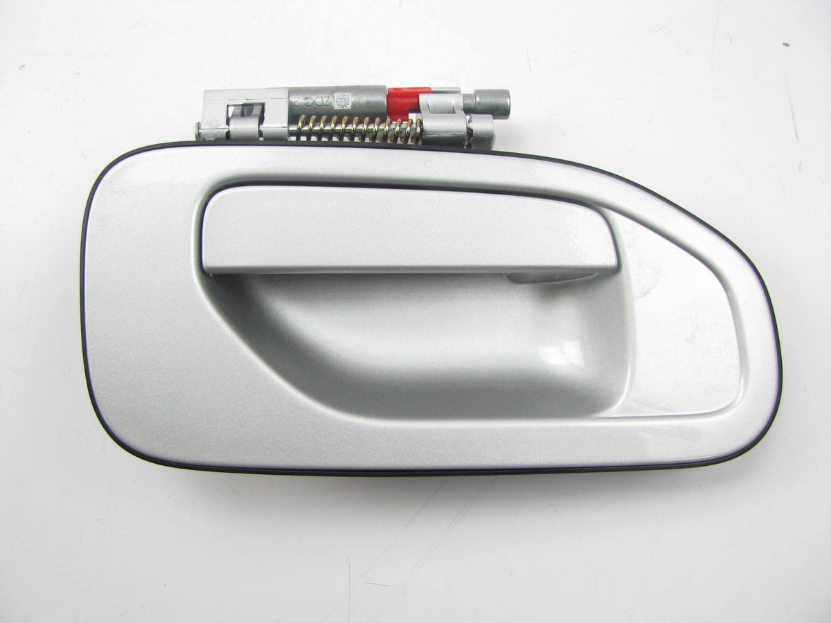 NEW - OUT OF BOX -  Front Right Passengers Side Exterior Door Handle. SILVER.