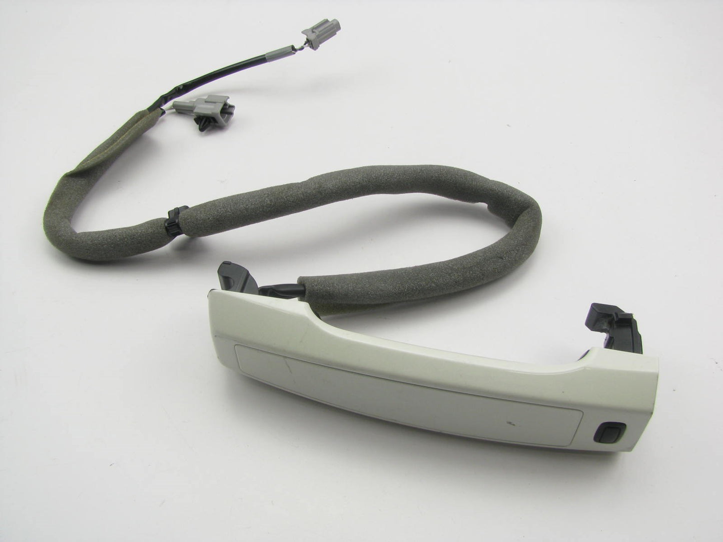 NEW OUT OF BOX Exterior Door Handle OEM For 13-15 Armada 806409GE7A PEARL WHITE