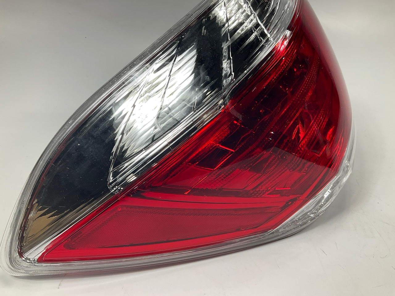 SCRATCHED - UNBOXED 81560-0E070 Rear Left Tail Light Lamp 2011-2013 Highlander