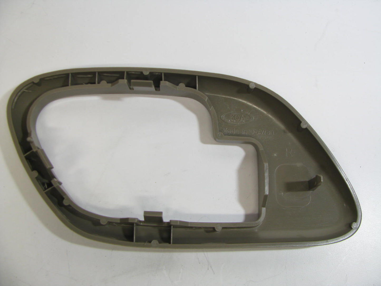 NEW - OUT OF BOX 81913 Front Right Interior Door Handle Bezel 1995-2002 GM Truck