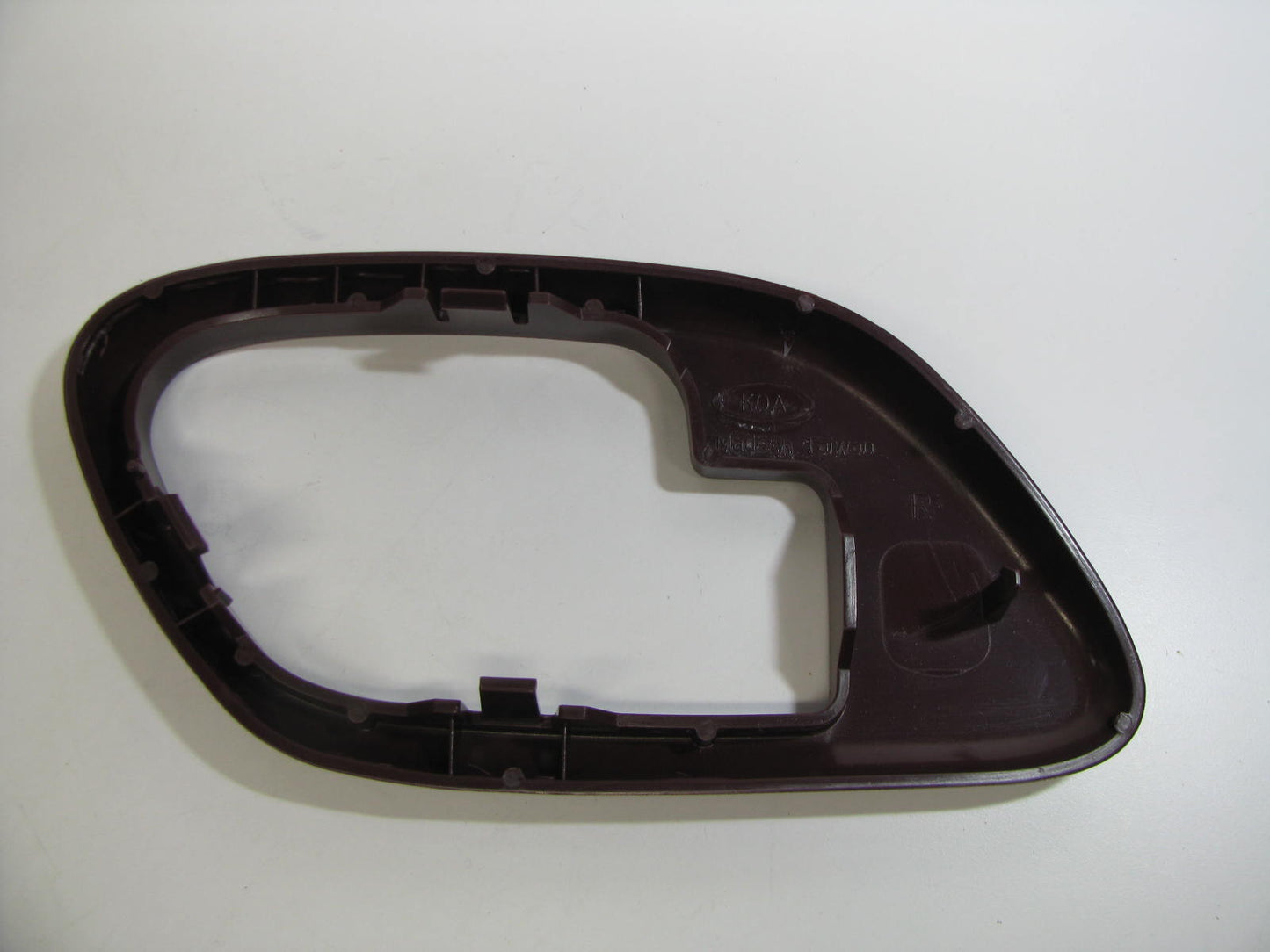 NEW - OUT OF BOX 81924 Right Inside Door Handle Bezel For 1995-1998 GM Truck