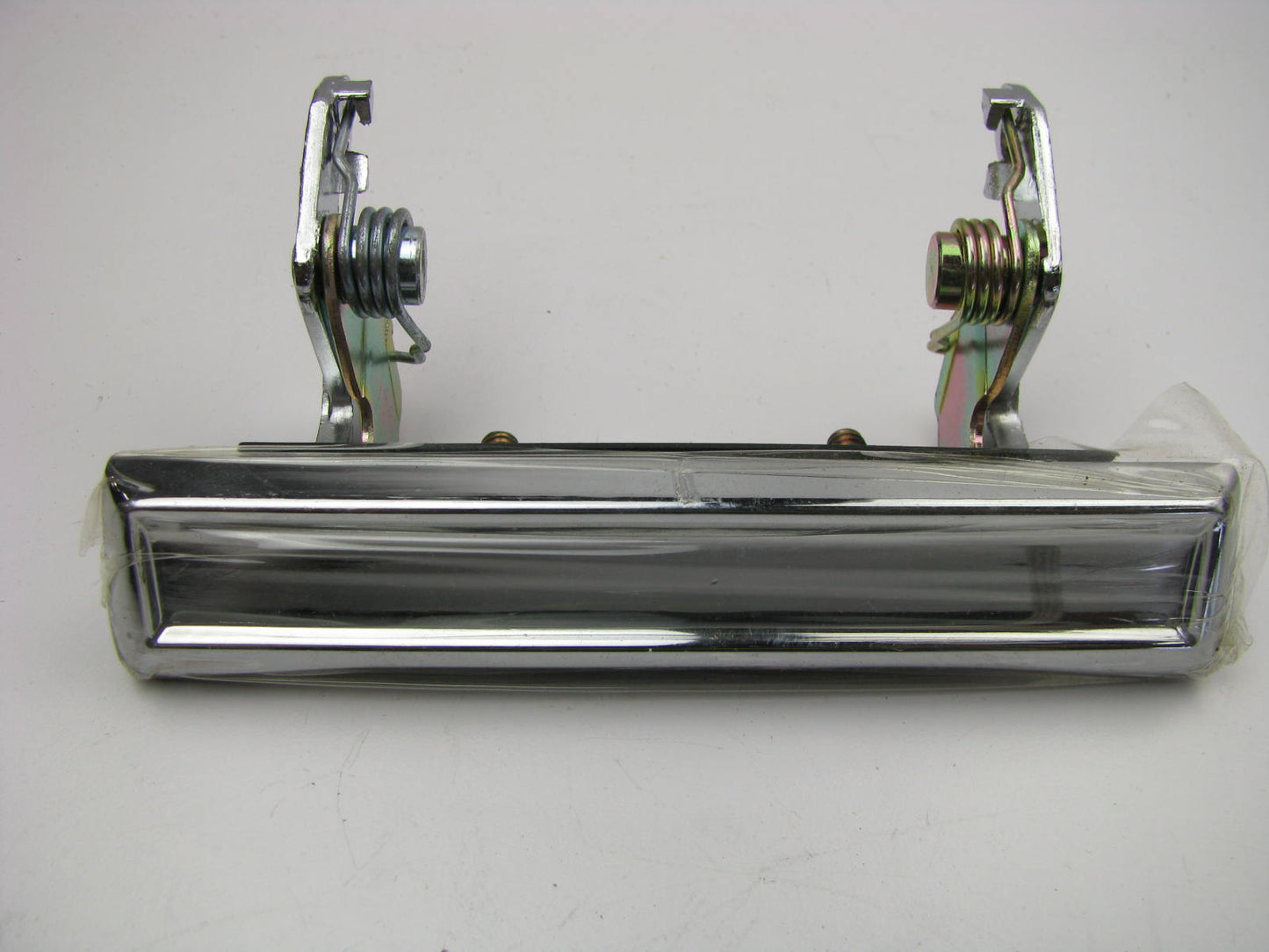 NEW - OUT OF BOX - 82-5527 FRONT Exterior Door Handle 4184228