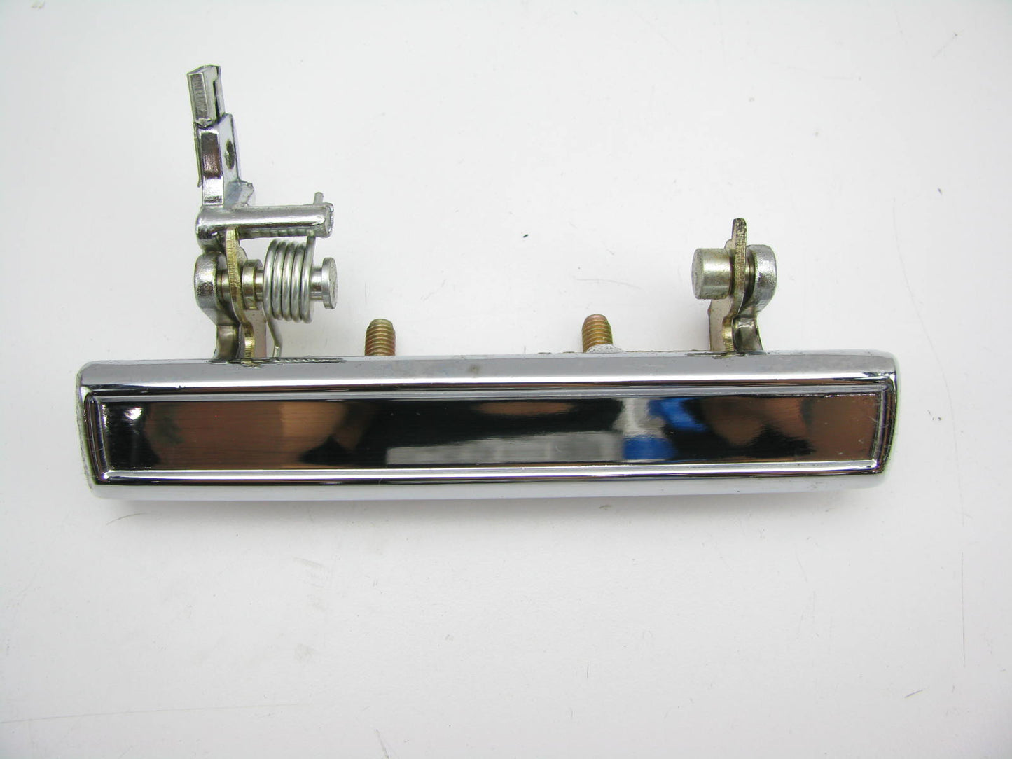NEW - OUT OF BOX - AFTERMARKET - 82-5605 FRONT RIGHT Door Handle CHROME 20099254