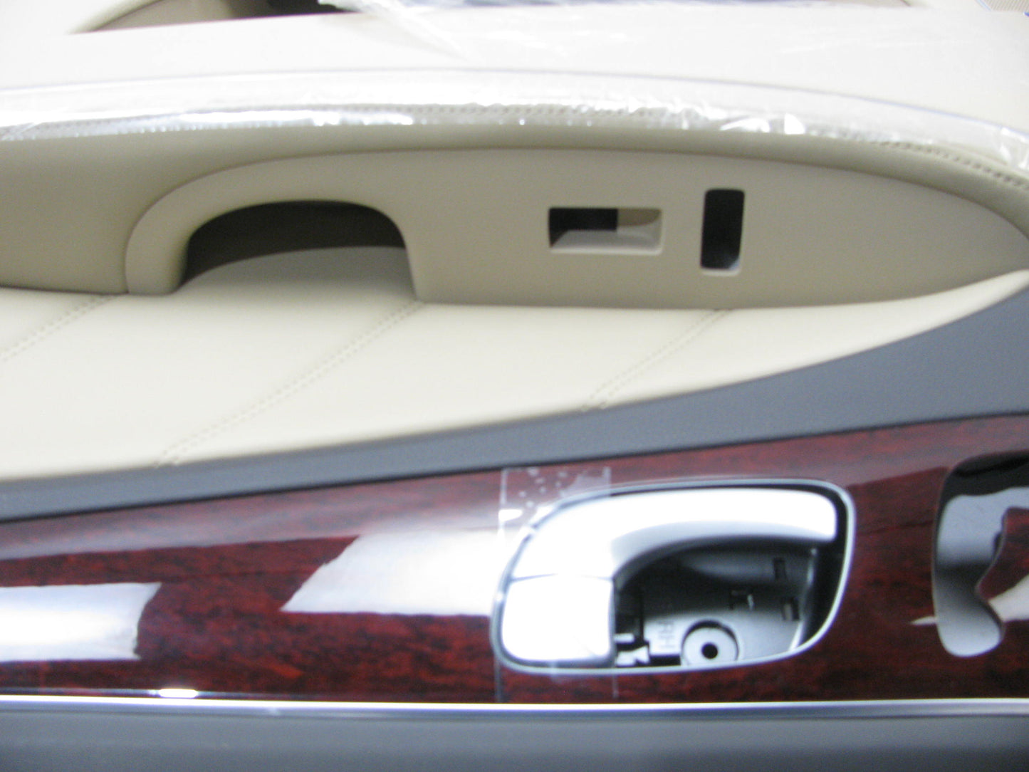 NEW UNBOXED Front Right Door Skin Panel OEM For 2010-2013 Equus 823063N710W6V
