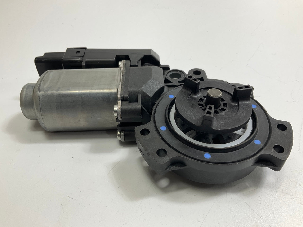 New Aftermarket 82460-3L010 Front Right Power Window Motor For 2006-2011 Azera