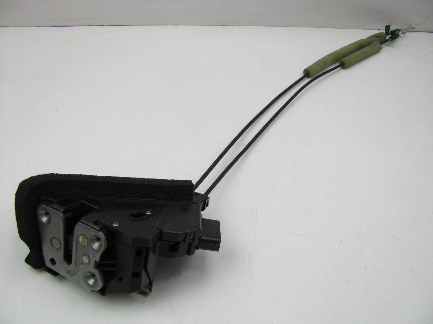 NEW - OUT OF BOX 825013JA0A-MISSING Rear Left Door Lock Actuator - MISSING CABLE