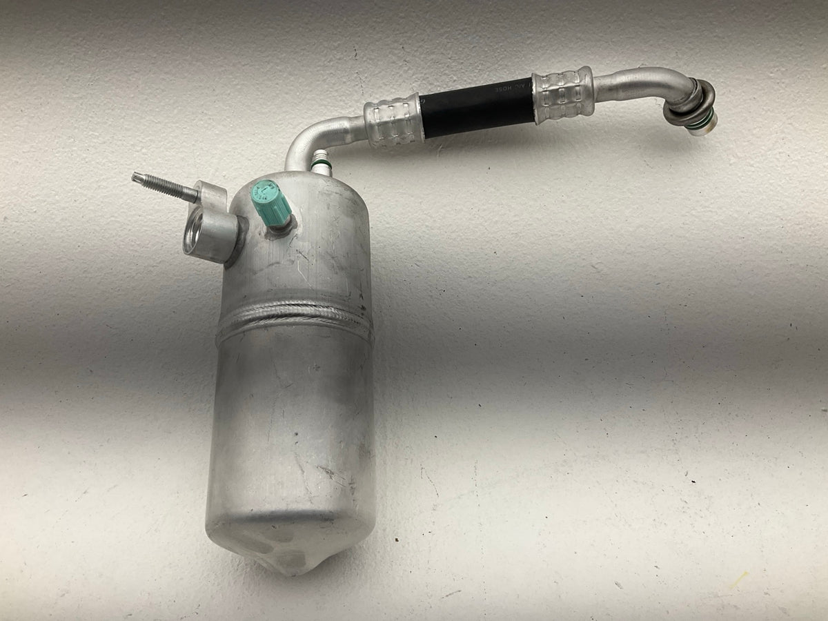 OUT OF BOX - 83021 A/C Accumulator With Hose Assembly