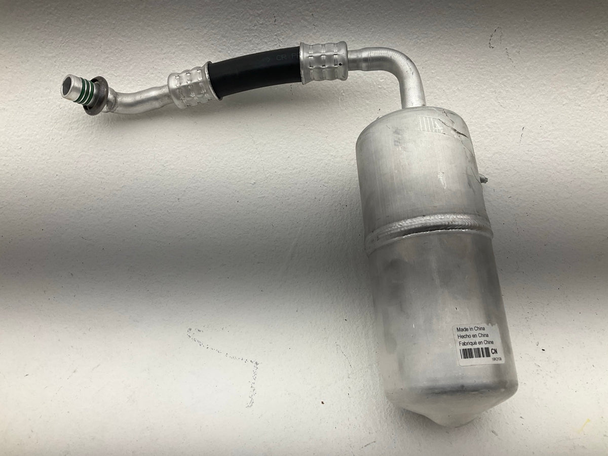 OUT OF BOX - 83021 A/C Accumulator With Hose Assembly