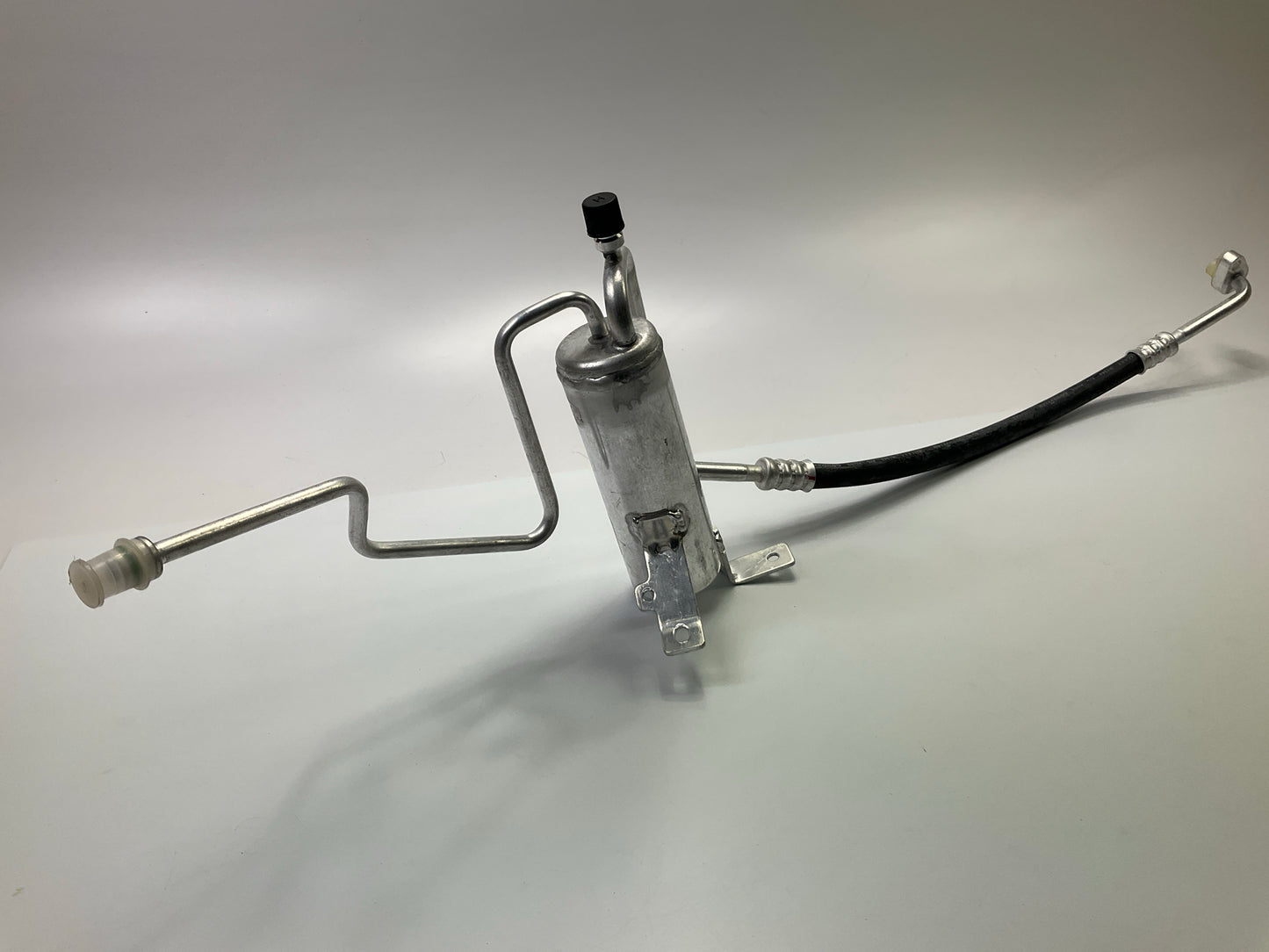 NEW UNBOXED 83110 A/C Receiver Drier With Hose For 2002-2004 Jeep Grand Cherokee