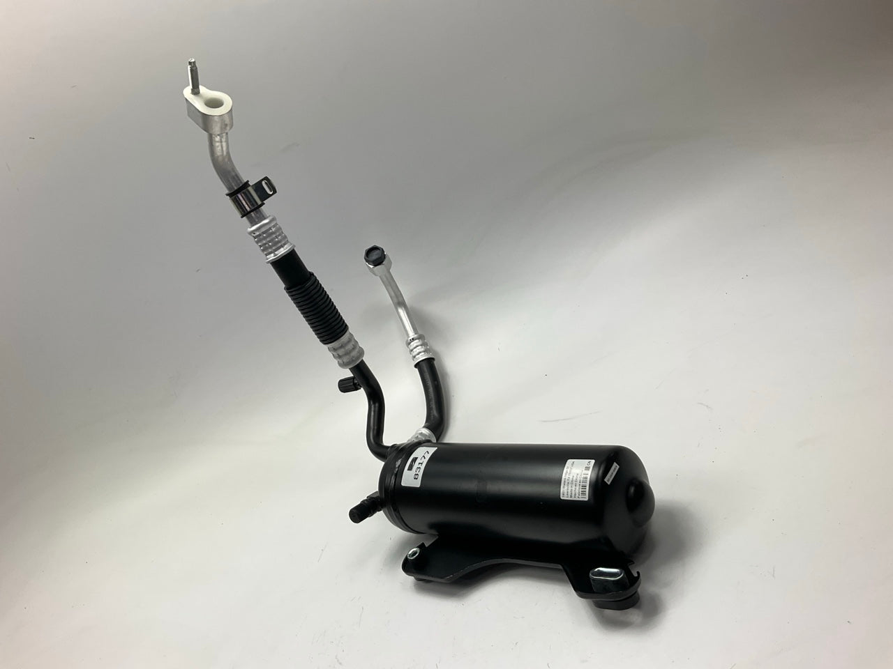NEW UNBOXED 4 Seaons 83177 A/C Accumulator With Hose