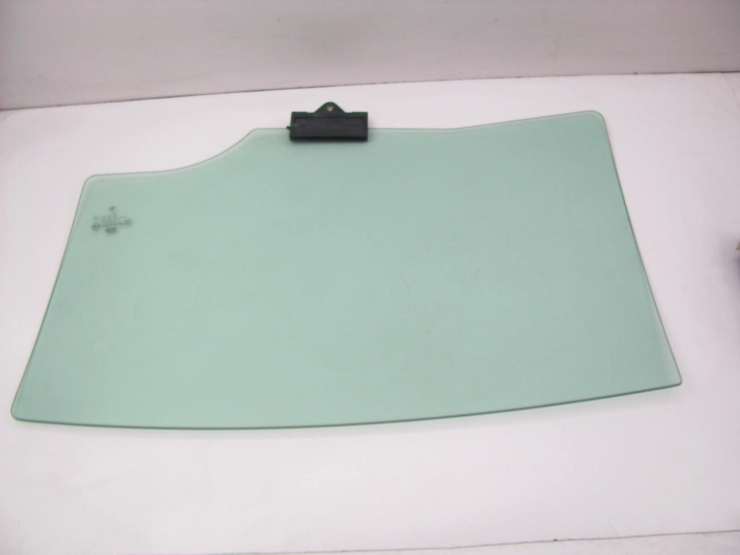 NEW - OUT OF BOX 834203R010 Rear Right Window Glass For 2014-2016 Kia Cadenza Type 2