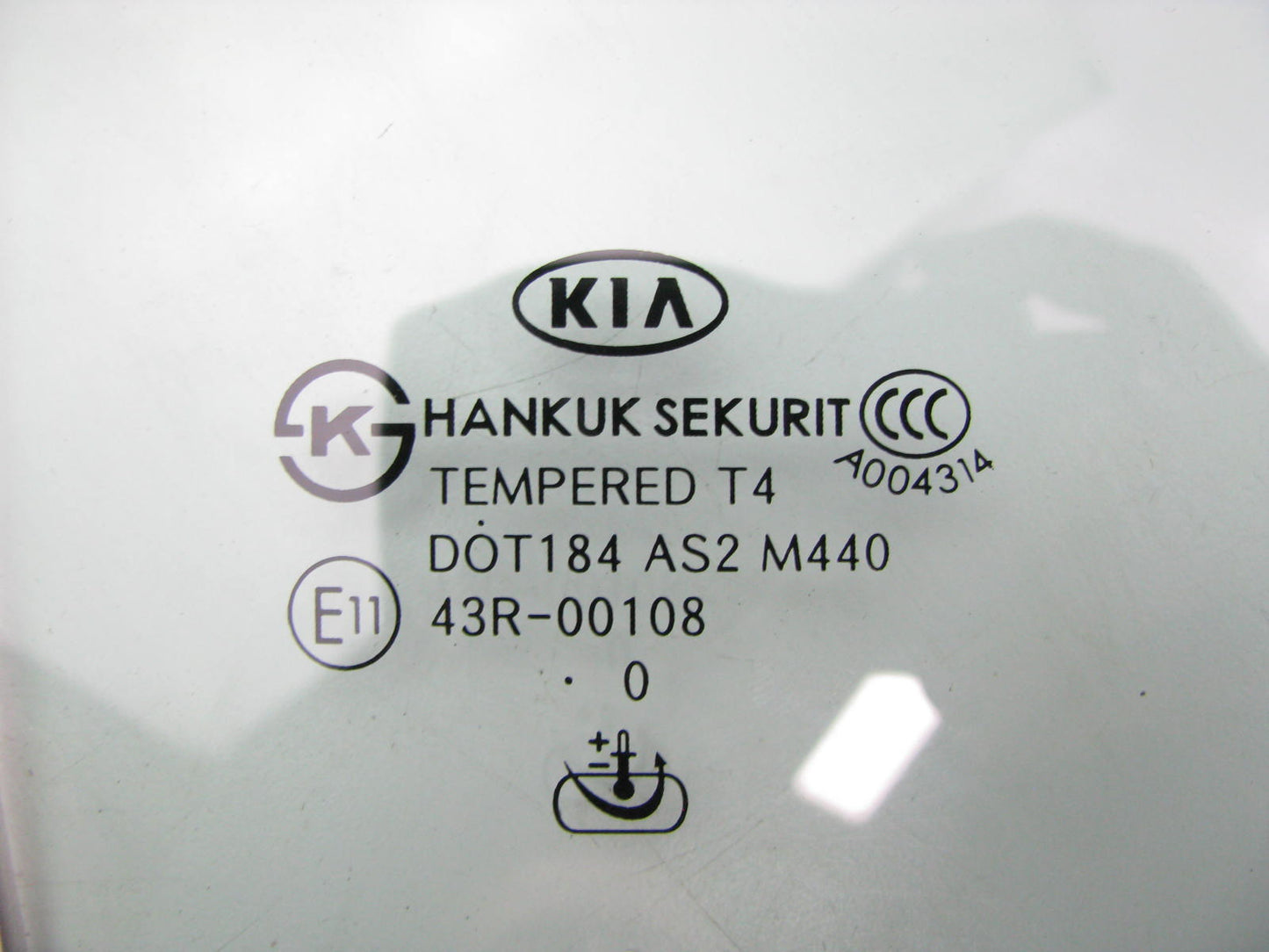 NEW - OUT OF BOX 834203R010 Rear Right Window Glass For 2014-2016 Kia Cadenza Type 2