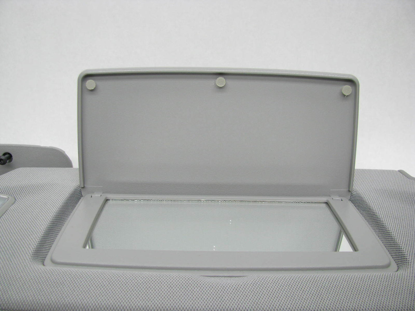 OEM Driver Side SunVisor - Lighted W/mirror 84247199 For Various 15-20 GM Trucks