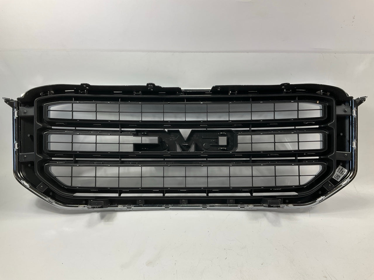 USED OEM GM Grille 84722258 Assembly Chrome W/ Emblem 2015-2020 GMC Yukon /XL