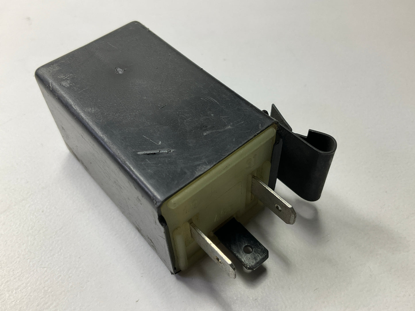 NEW - OUT OF BOX - OEM FORD 84BG-13350-AA Hazard Warning Flasher