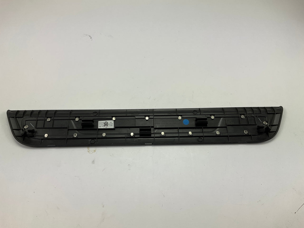 NEW UNBOXED OEM 85873-S2500 Front Left Door Sill Trim Plate For 19-23 Santa Fe