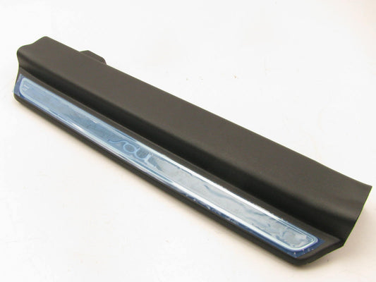 NEW - UNBOXED OEM 85881-2K0C0 Front Right Door Sill Scuff Plate For 2010-13 Soul