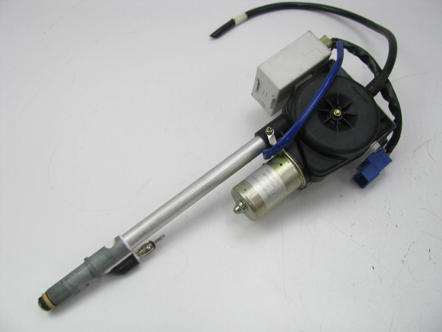NEW - OUT OF BOX - Genuine OEM Power Antenna 1995-1999 Toyota Avalon 86300-AC011