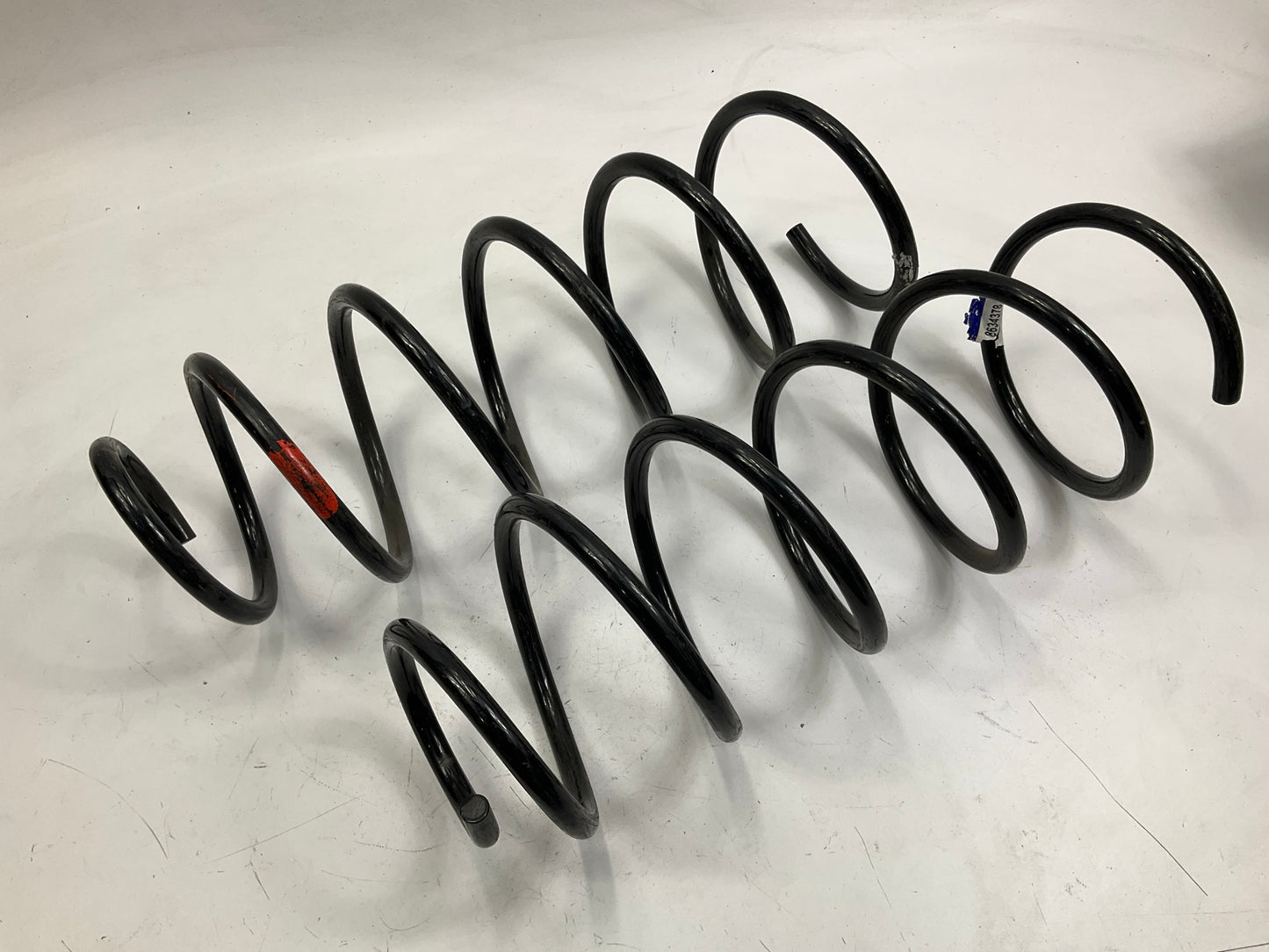 (2) NEW UNTAGGED OEM Volvo 8634378 Front Coil Springs