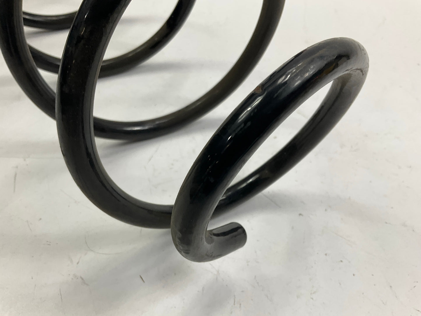 NEW UNTAGGED OEM Volvo 8634378 Front Coil Spring