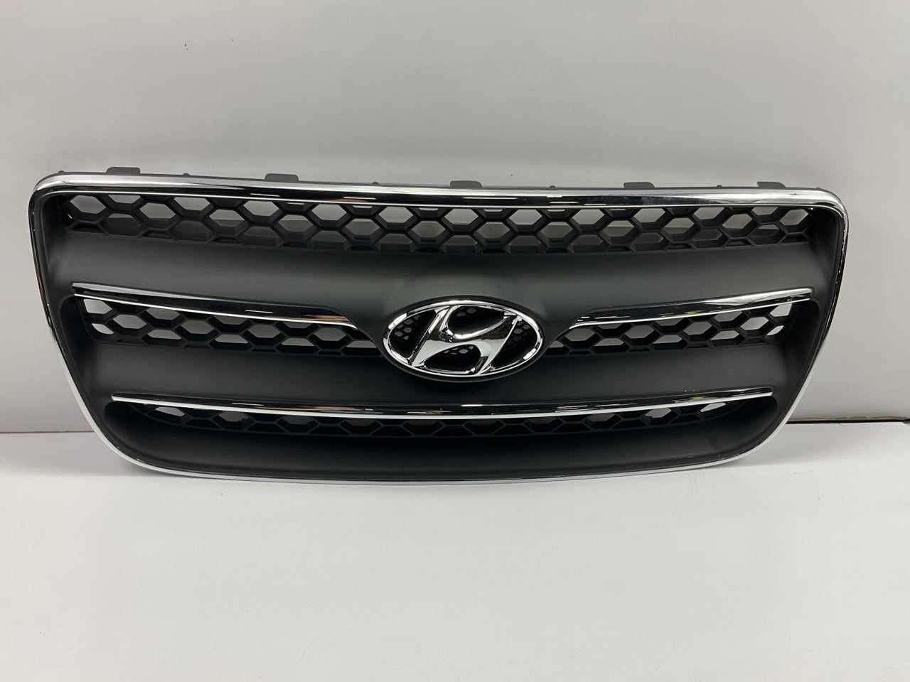 NEW UNBOXED Front Grille OEM For 2006-2009 Hyundai Santa Fe 86561-2B020