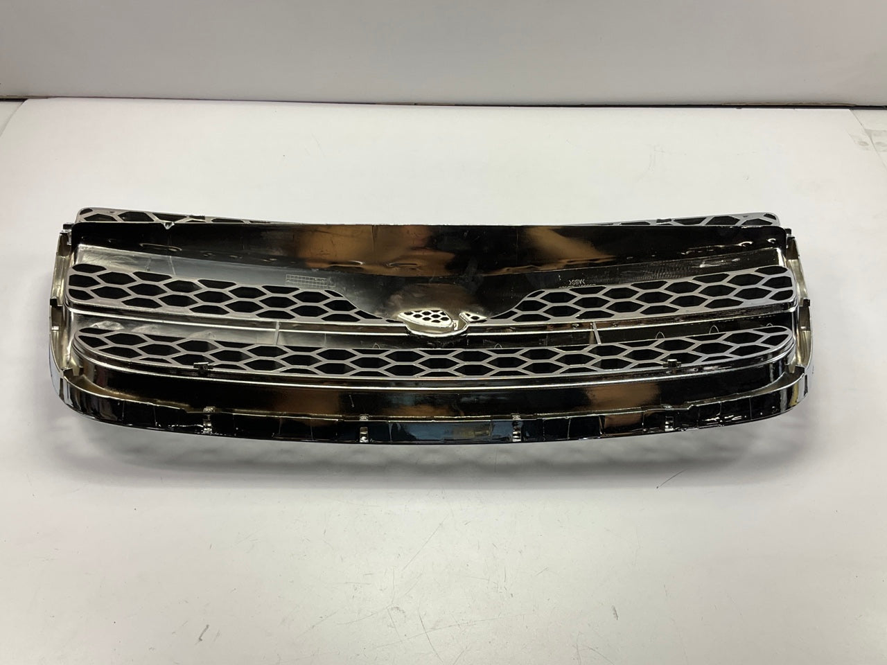 NEW UNBOXED Front Grille OEM For 2006-2009 Hyundai Santa Fe 86561-2B020