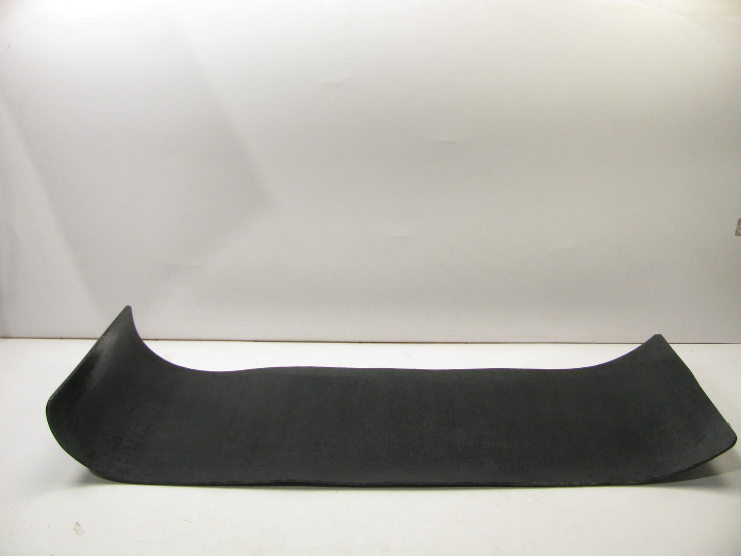 NEW UNBOXED DeeZee DZ 86700 Tailgate Rubber Mat, Universal Fit,  60'' X 19.5''