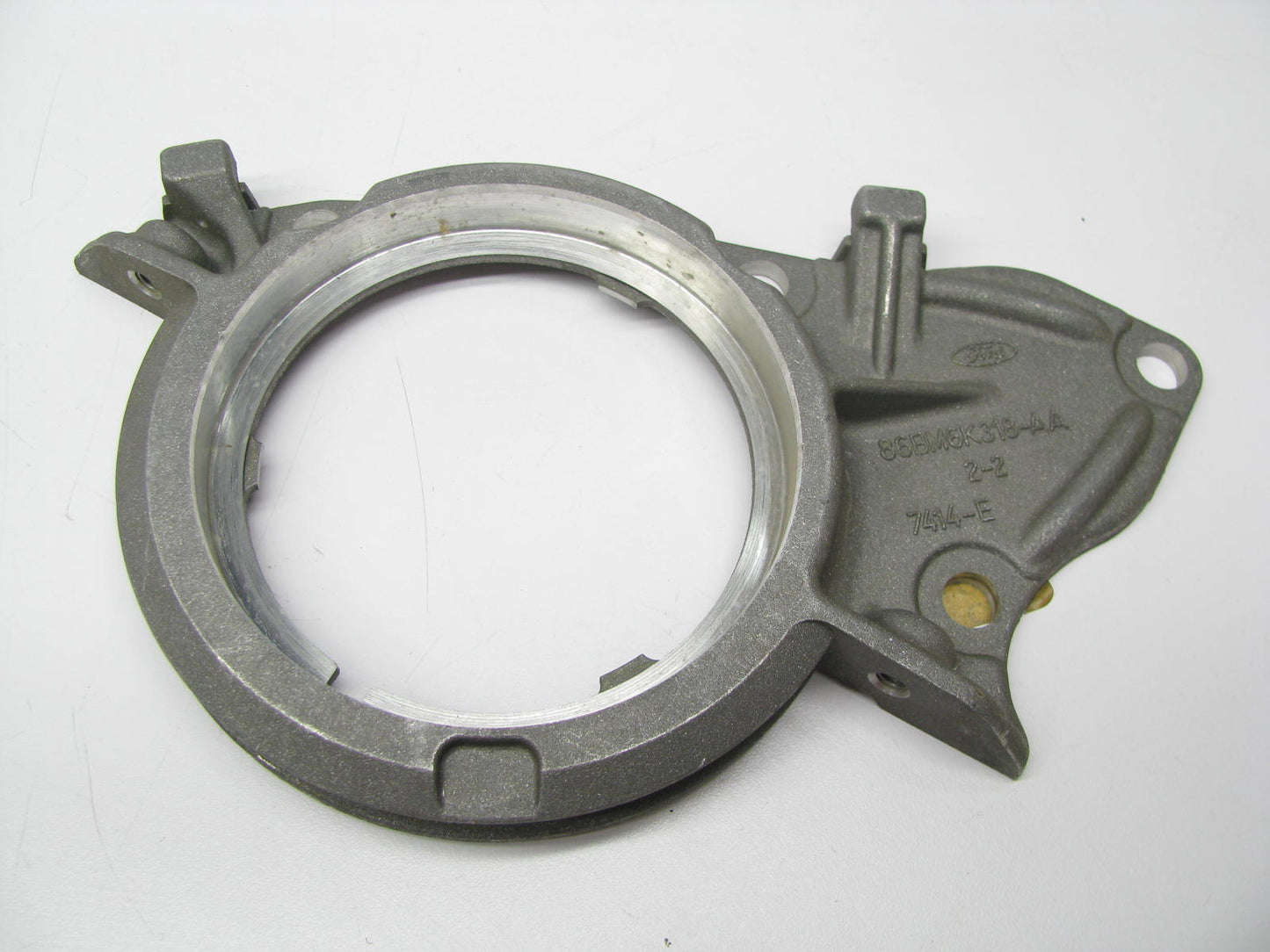 NEW - OUT OF BOX 86BM6K318-AA Rear Main Seal Retainer Housing - Ford VSG413