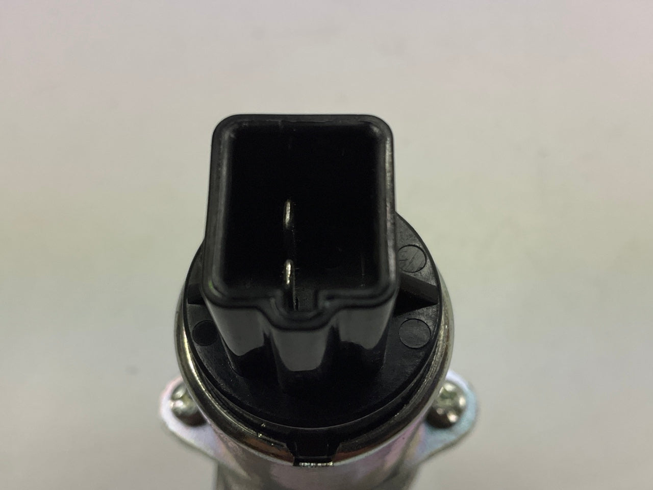 NEW - OUT OF BOX - OEM FORD 87TF-9F715-CB Idle Air Control Valve IAC