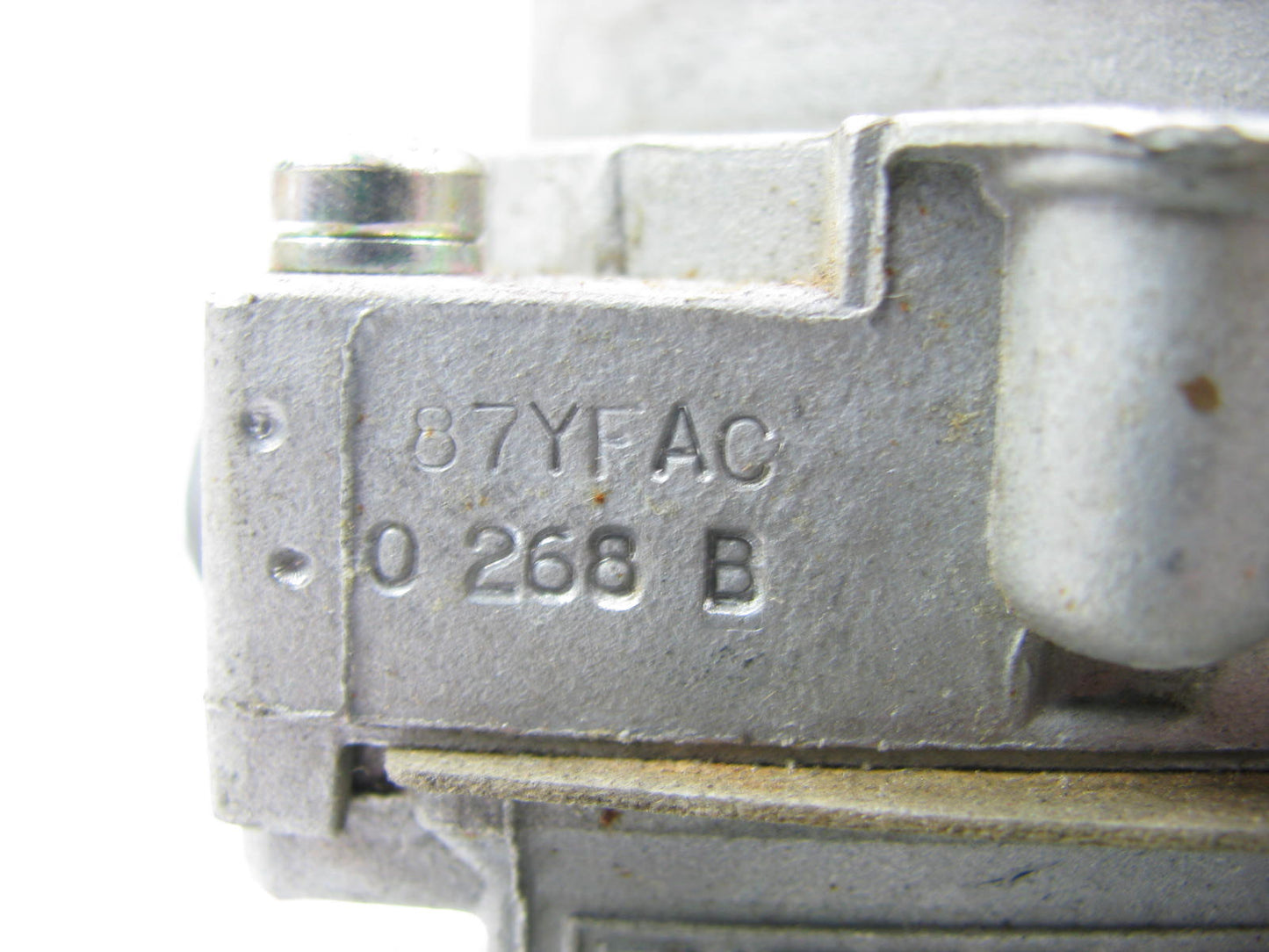 USED CORE - 87YF-9510-AC-CORE2 Pierburg Carburetor 2-BBL 88-92 Ford Sierra 1.8L