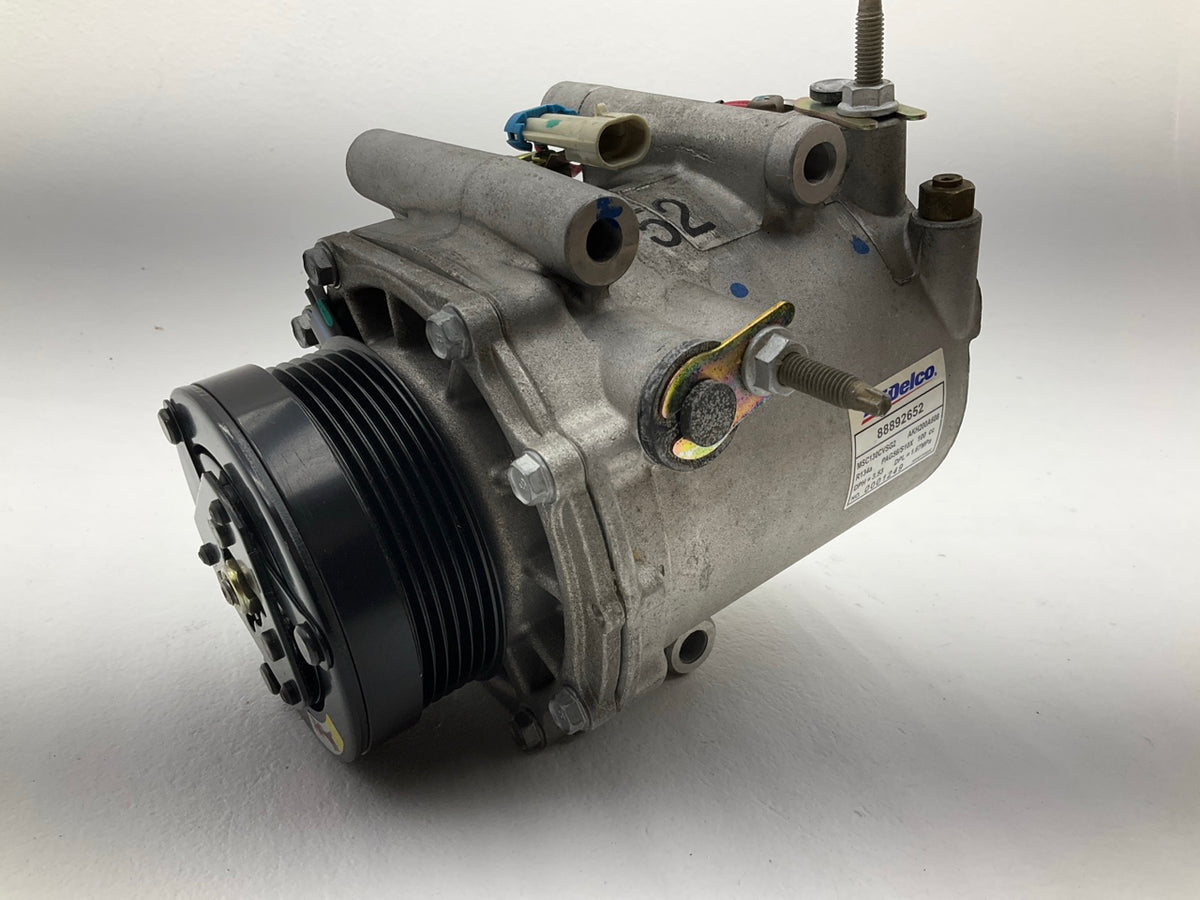NEW UNBOXED OEM AcDelco 88892652 A/C Compressor With Clutch