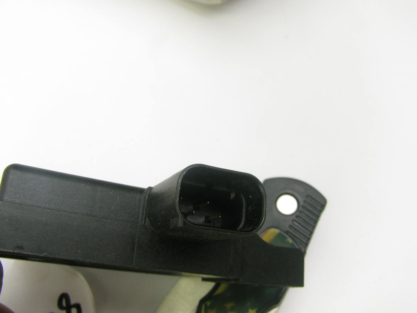 NEW - OUT OF BOX - SRS Crash Sensor OEM For 2013 Hyundai Azera 889523V600