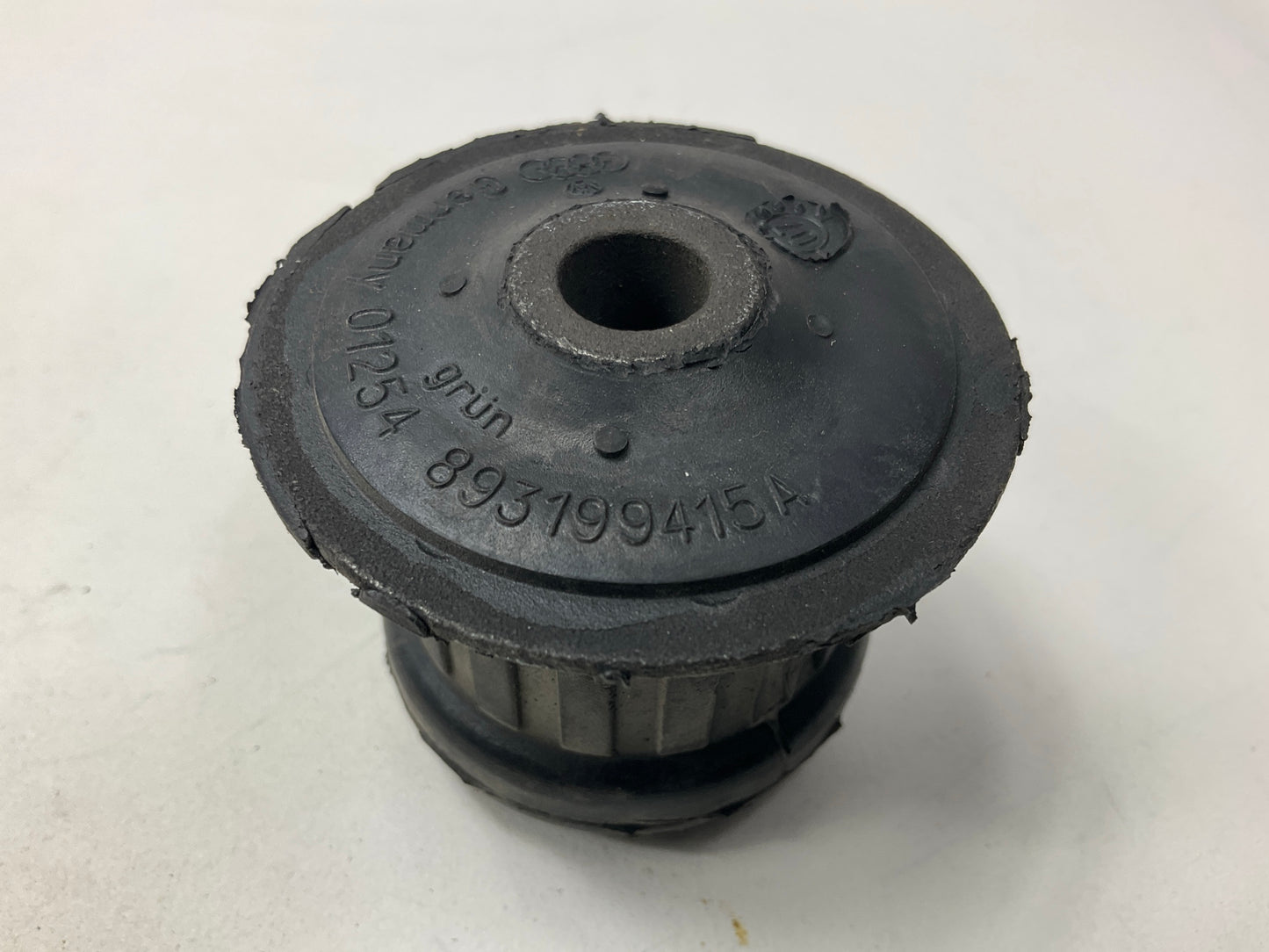 (2) NEW - OUT OF BOX VW AUDI 893199415A Engine Motor Mount Insualtor - Front